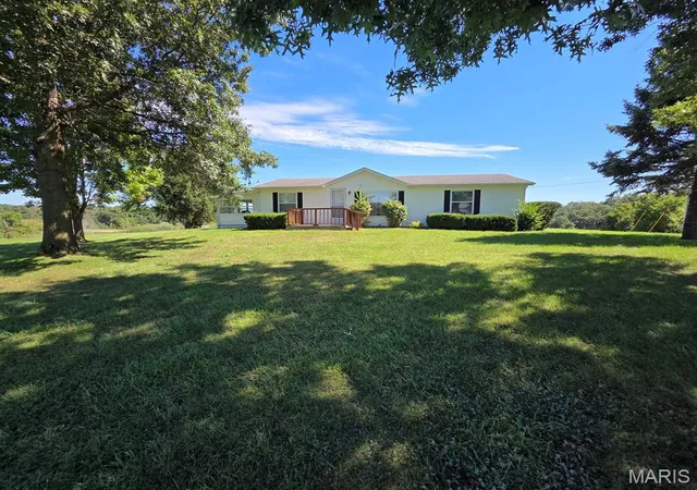 Photo 2 of Manufactured home for sale at 31718 Casino Dr, Canton, MO 63435 | MLS# MIS26062083 | Listing updated on 2026-09-30