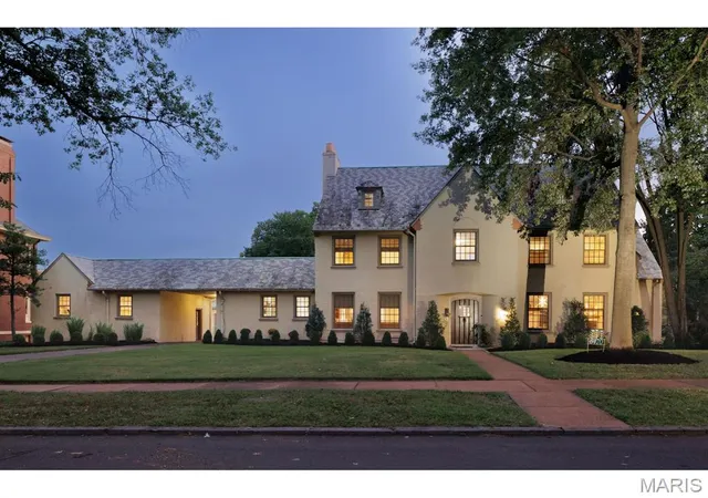 Photo 2 of Sale Pending at 6470 Ellenwood Ave, Saint Louis, MO 63105 | MLS# MIS26062084 | Listing updated on 2026-10-19
