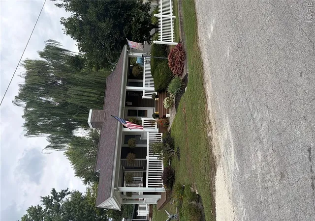 Single family home for sale at 210 S Main Cross St, Bowling Green, MO 63334 | MLS# MIS26062086
