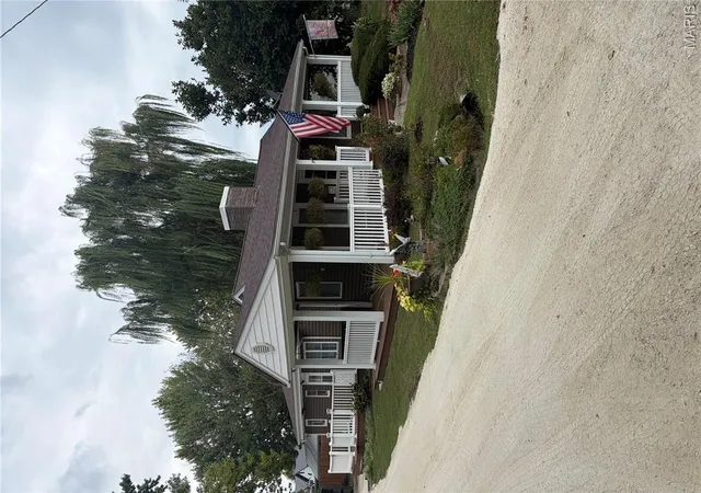 Photo 1 of Single family home for sale at 210 S Main Cross St, Bowling Green, MO 63334 | MLS# MIS26062086 | Listing updated on 2026-09-28