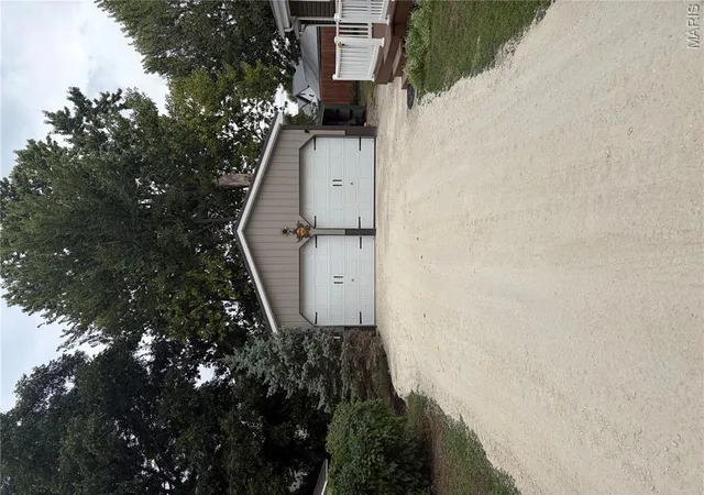 Photo 2 of Single family home for sale at 210 S Main Cross St, Bowling Green, MO 63334 | MLS# MIS26062086 | Listing updated on 2026-09-28
