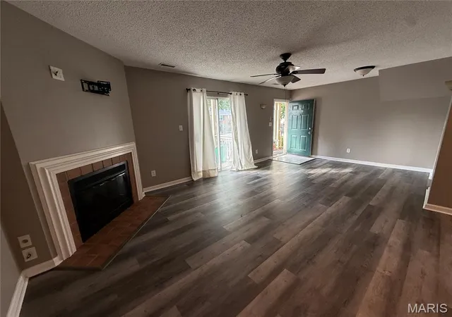 Listing Photo 4 - Condo for sale in building located at 9119 N Swan Cir, Saint Louis, MO 63144