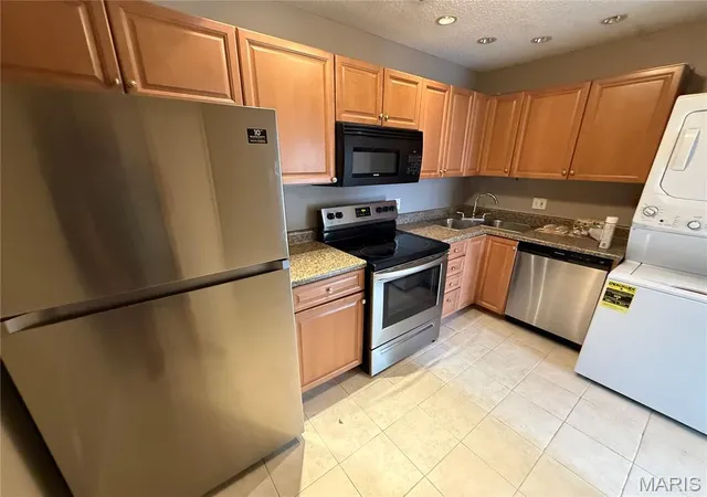 Listing Photo 5 - Condo for sale in building located at 9119 N Swan Cir, Saint Louis, MO 63144
