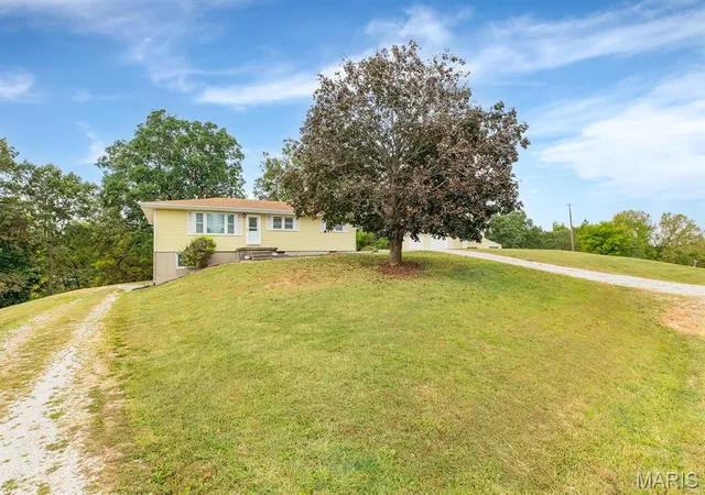 Photo 1 of Single family home for sale at 33877 Delhi Rd, Brighton, IL 62012 | MLS# MIS26062108 | Listing updated on 2026-10-06
