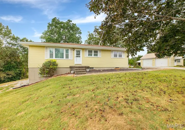 Photo 4 of Single family home for sale at 33877 Delhi Rd, Brighton, IL 62012 | MLS# MIS26062108 | Listing updated on 2026-10-06