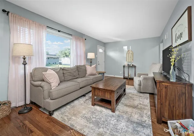 Photo 2 of Single family home for sale at 11147 Golf Crst Dr, Saint Louis, MO 63126 | MLS# MIS26062110 | Listing updated on 2026-10-05