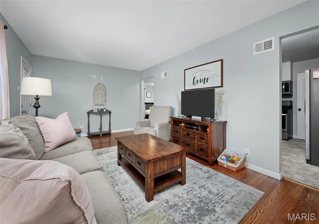 Photo 3 of Single family home for sale at 11147 Golf Crst Dr, Saint Louis, MO 63126 | MLS# MIS26062110 | Listing updated on 2026-10-05
