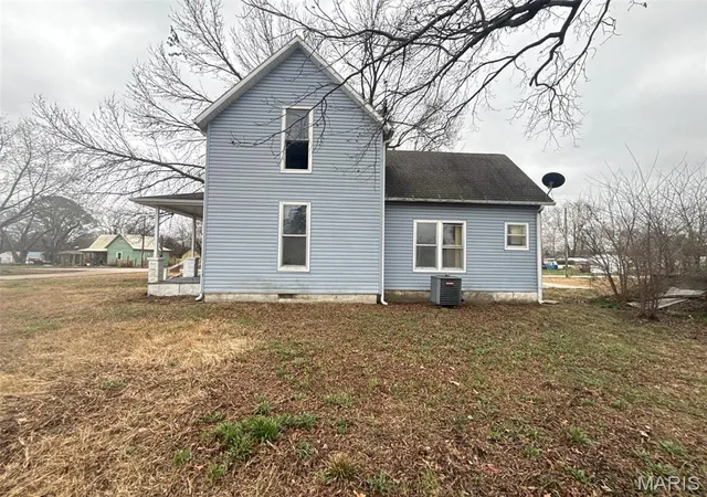 Photo 1 of Single family home for sale at 211 S 6th Street, Deepwater, MO 64740 | MLS# MIS26062111 | Listing updated on 2026-10-08