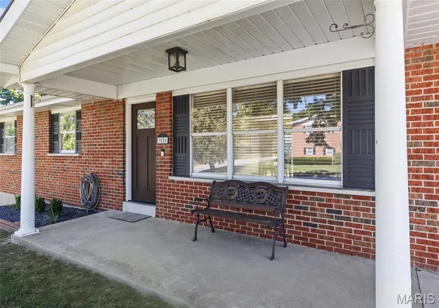 Photo 3 of Single family home for sale at 3026 Mamelles Dr, Saint Charles, MO 63301 | MLS# MIS26062113 | Listing updated on 2026-10-04
