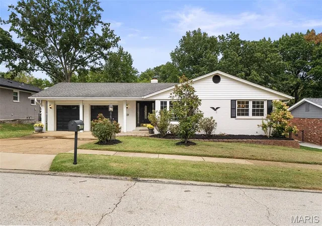 Photo 3 of Sale Pending at 5157 Reynosa Dr, Saint Louis, MO 63128 | MLS# MIS26062115 | Listing updated on 2026-10-06