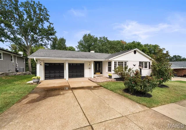 Photo 3 of Sale Pending at 5157 Reynosa Dr, Saint Louis, MO 63128 | MLS# MIS26062115 | Listing updated on 2026-10-06
