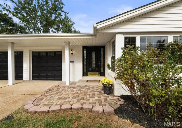 Photo 4 of Sale Pending at 5157 Reynosa Dr, Saint Louis, MO 63128 | MLS# MIS26062115 | Listing updated on 2026-10-06