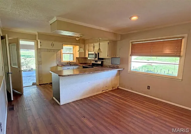 Photo 4 of Single family home for sale at 2033 Meadows Rd, Poplar Bluff, MO 63901 | MLS# MIS26062118 | Listing updated on 2026-09-26