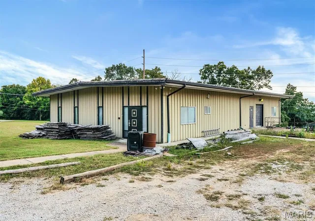 Photo 3 of Single family home for sale at 3010 Sherri Ln, Imperial, MO 63052 | MLS# MIS26062119 | Listing updated on 2026-09-25
