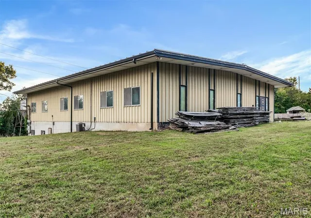 Photo 4 of Single family home for sale at 3010 Sherri Ln, Imperial, MO 63052 | MLS# MIS26062119 | Listing updated on 2026-09-25