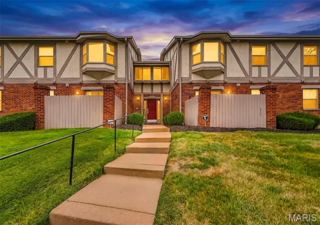 Condo for sale at 1445 Willow Brk Cvs #9, Saint Louis, MO 63146 | MLS# MIS26062122
