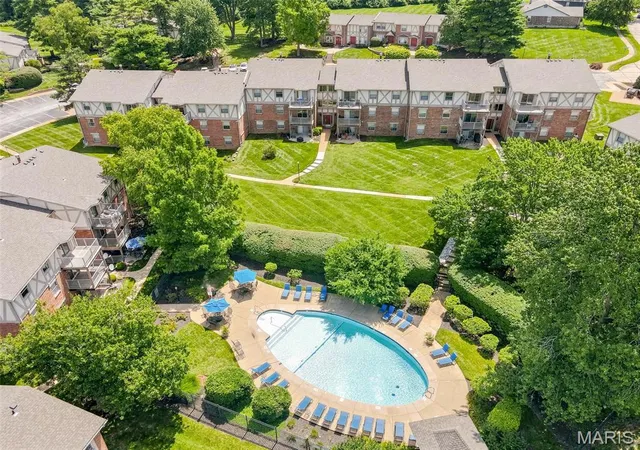 Photo 2 of Condo for sale at 1445 Willow Brk Cvs #9, Saint Louis, MO 63146 | MLS# MIS26062122 | Listing updated on 2026-10-05