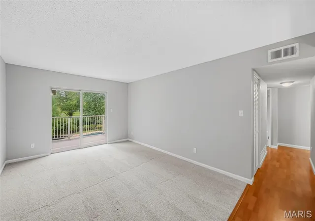 Photo 4 of Condo for sale at 1445 Willow Brk Cvs #9, Saint Louis, MO 63146 | MLS# MIS26062122 | Listing updated on 2026-10-05
