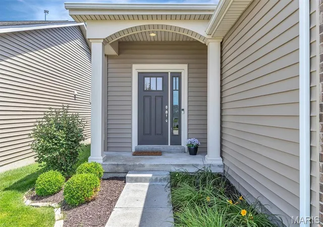 Photo 4 of Single family home for sale at 405 Copperfield Ct, Saint Charles, MO 63301 | MLS# MIS26062125 | Listing updated on 2026-09-25