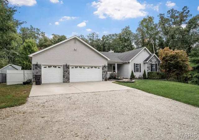 Photo 3 of Single family home for sale at 28796 N Oak Dr, Wright City, MO 63390 | MLS# MIS26062127 | Listing updated on 2026-09-26