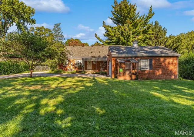 Photo 1 of Single family home for sale at 140 Orchard Dr, Belleville, IL 62221 | MLS# MIS26062136 | Listing updated on 2026-10-07