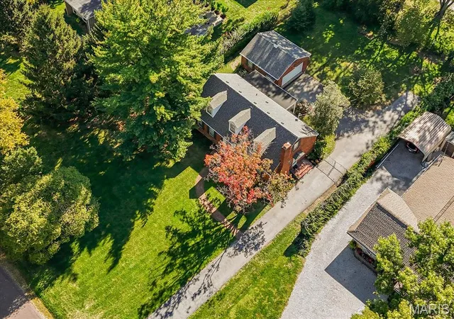 Photo 2 of Single family home for sale at 140 Orchard Dr, Belleville, IL 62221 | MLS# MIS26062136 | Listing updated on 2026-10-07
