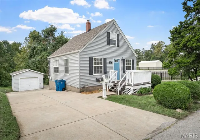 Photo 1 of Single family home for sale at 613 Schaefer Pl, Saint Charles, MO 63301 | MLS# MIS26062142 | Listing updated on 2026-10-04