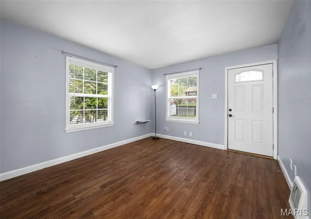 Photo 3 of Single family home for sale at 613 Schaefer Pl, Saint Charles, MO 63301 | MLS# MIS26062142 | Listing updated on 2026-10-04