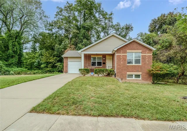 Photo 1 of Single family home for sale at 1418 Fletcher St, Alton, IL 62002 | MLS# MIS26062143 | Listing updated on 2026-10-01