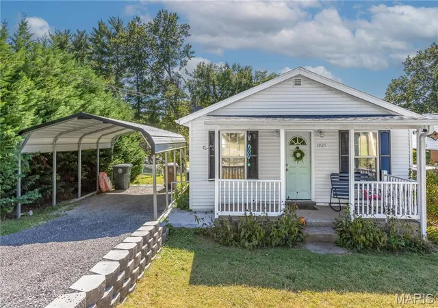 Photo 1 of Single family home for sale at 1925 New Madrid St, Cape Girardeau, MO 63701 | MLS# MIS26062145 | Listing updated on 2026-09-30