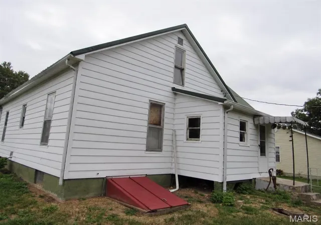 Photo 2 of Single family home for sale at 549 W Bridgeport St, White Hall, IL 62092 | MLS# MIS26062151 | Listing updated on 2026-09-26