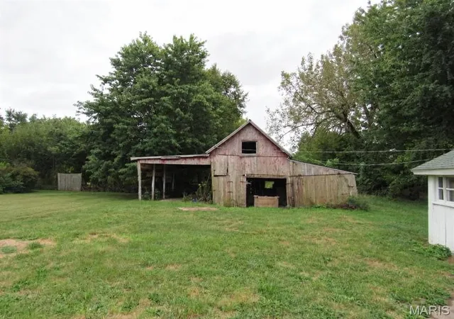 Photo 3 of Single family home for sale at 549 W Bridgeport St, White Hall, IL 62092 | MLS# MIS26062151 | Listing updated on 2026-09-26