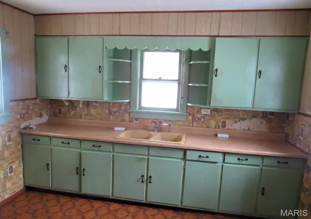 Photo 3 of Single family home for sale at 549 W Bridgeport St, White Hall, IL 62092 | MLS# MIS26062151 | Listing updated on 2026-09-26
