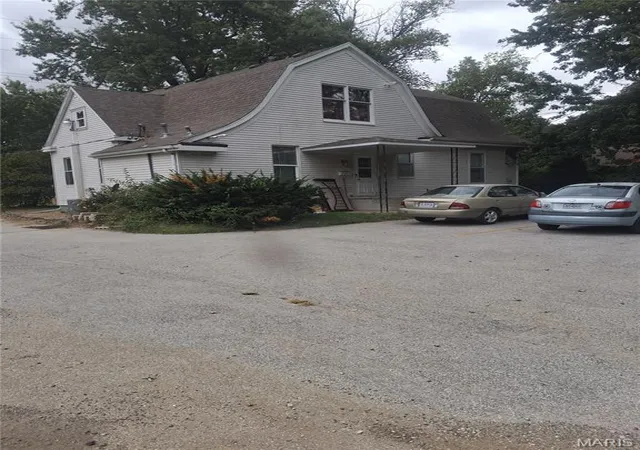 Photo 1 of Single family home for sale at 511 S West St, Carlinville, IL 62626 | MLS# MIS26062158 | Listing updated on 2026-10-09