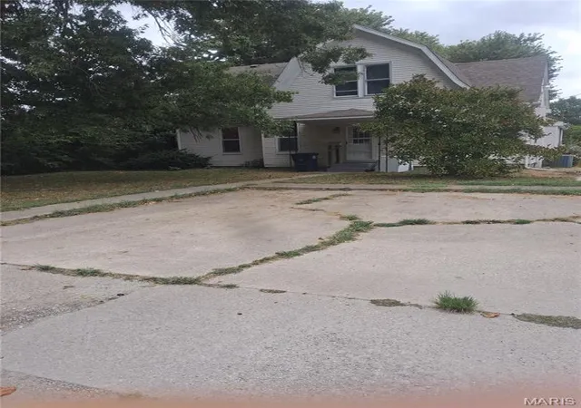 Photo 3 of Single family home for sale at 511 S West St, Carlinville, IL 62626 | MLS# MIS26062158 | Listing updated on 2026-10-09