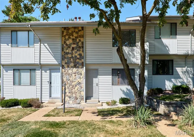 Photo 1 of Sale Pending at 3002 San Souci Dr #3002, Lake Saint Louis, MO 63367 | MLS# MIS26062159 | Listing updated on 2026-10-05