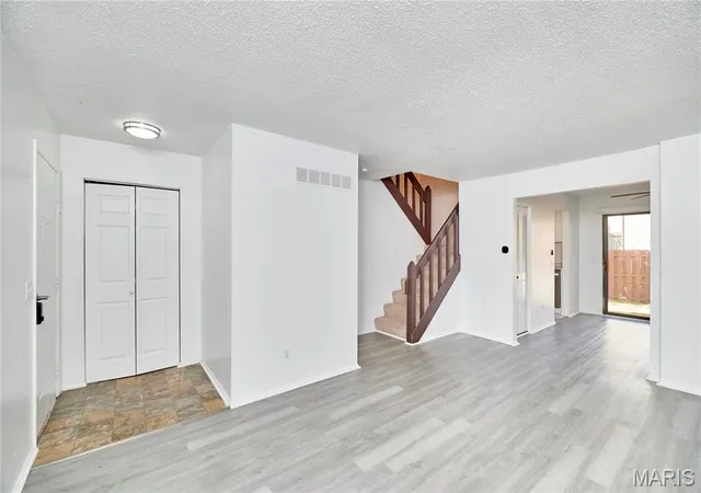 Photo 3 of Sale Pending at 3002 San Souci Dr #3002, Lake Saint Louis, MO 63367 | MLS# MIS26062159 | Listing updated on 2026-10-05