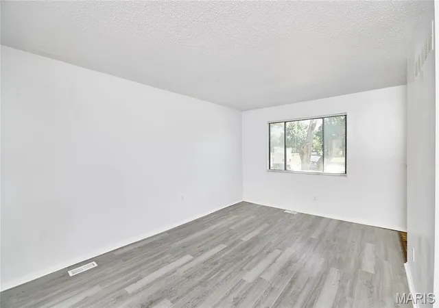 Photo 4 of Sale Pending at 3002 San Souci Dr #3002, Lake Saint Louis, MO 63367 | MLS# MIS26062159 | Listing updated on 2026-10-05
