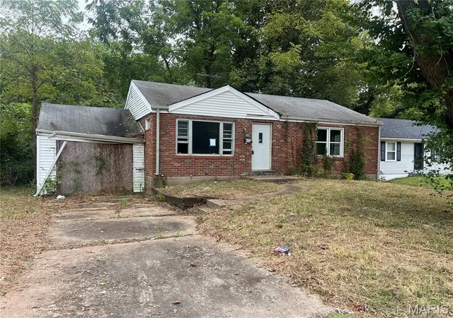 Photo 3 of Single family home for sale at 226 S Marguerite Ave, Saint Louis, MO 63135 | MLS# MIS26062160 | Listing updated on 2026-09-28