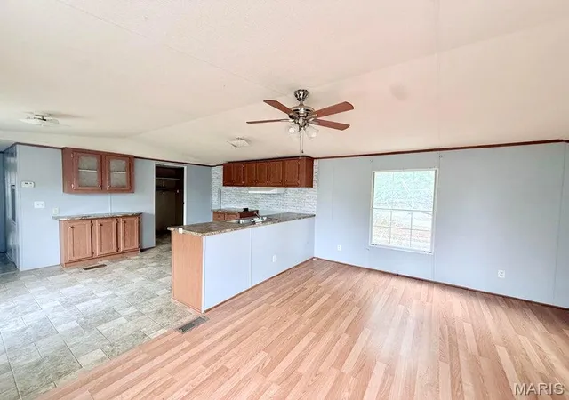 Photo 3 of Manufactured home for sale at 145 Old Yukon Rd, Raymondville, MO 65555 | MLS# MIS26062162 | Listing updated on 2026-09-28