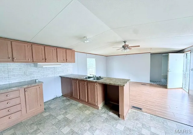 Photo 3 of Manufactured home for sale at 145 Old Yukon Rd, Raymondville, MO 65555 | MLS# MIS26062162 | Listing updated on 2026-09-28