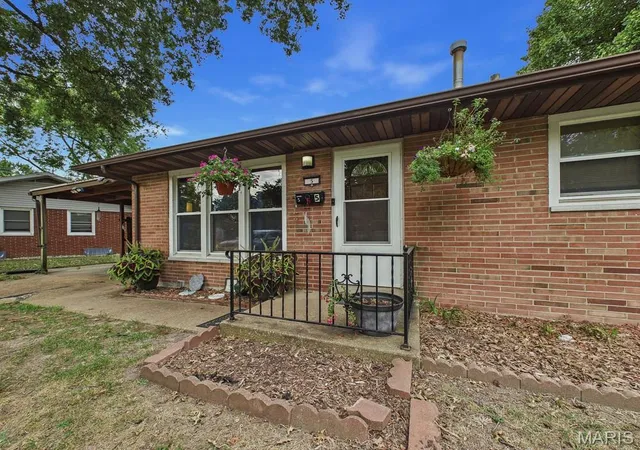 Photo 2 of Single family home for sale at 5 Riviera Dr, Granite City, IL 62040 | MLS# MIS26062163 | Listing updated on 2026-10-02