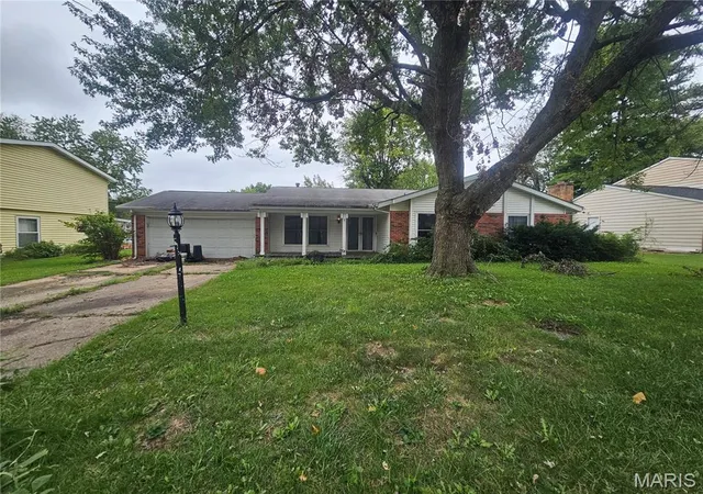 Photo 2 of Single family home for sale at 1008 Five Forks Dr, Belleville, IL 62221 | MLS# MIS26062167 | Listing updated on 2026-10-08