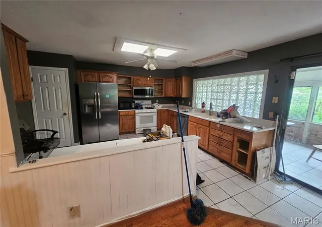 Photo 3 of Single family home for sale at 1008 Five Forks Dr, Belleville, IL 62221 | MLS# MIS26062167 | Listing updated on 2026-10-08