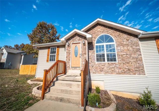 Photo 1 of Single family home for sale at 24725 Talladega Rd, Saint Robert, MO 65584 | MLS# MIS26062171 | Listing updated on 2026-10-30