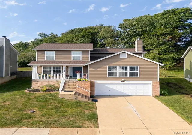 Photo 1 of Single family home for sale at 1523 Glenn Brooke Woods Cir, Ballwin, MO 63021 | MLS# MIS26062173 | Listing updated on 2026-09-28