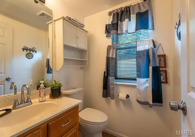 Photo 4 of Single family home for sale at 1523 Glenn Brooke Woods Cir, Ballwin, MO 63021 | MLS# MIS26062173 | Listing updated on 2026-09-28
