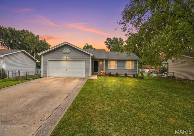 Photo 1 of Sale Pending at 6 S Perry Cir, O Fallon, MO 63366 | MLS# MIS26062175 | Listing updated on 2026-10-05