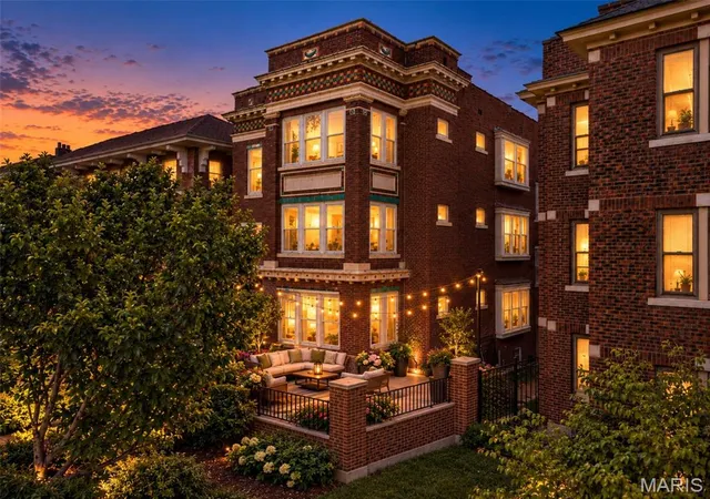 Photo 2 of Condo for sale at 5572 Waterman Blvd #1W, Saint Louis, MO 63112 | MLS# MIS26062176 | Listing updated on 2026-10-09