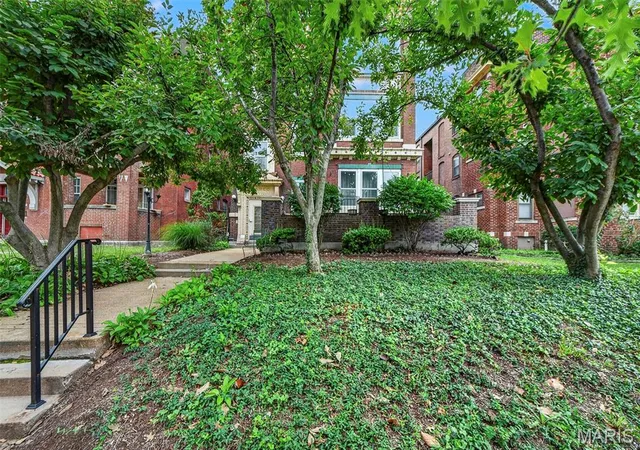 Photo 3 of Condo for sale at 5572 Waterman Blvd #1W, Saint Louis, MO 63112 | MLS# MIS26062176 | Listing updated on 2026-10-09
